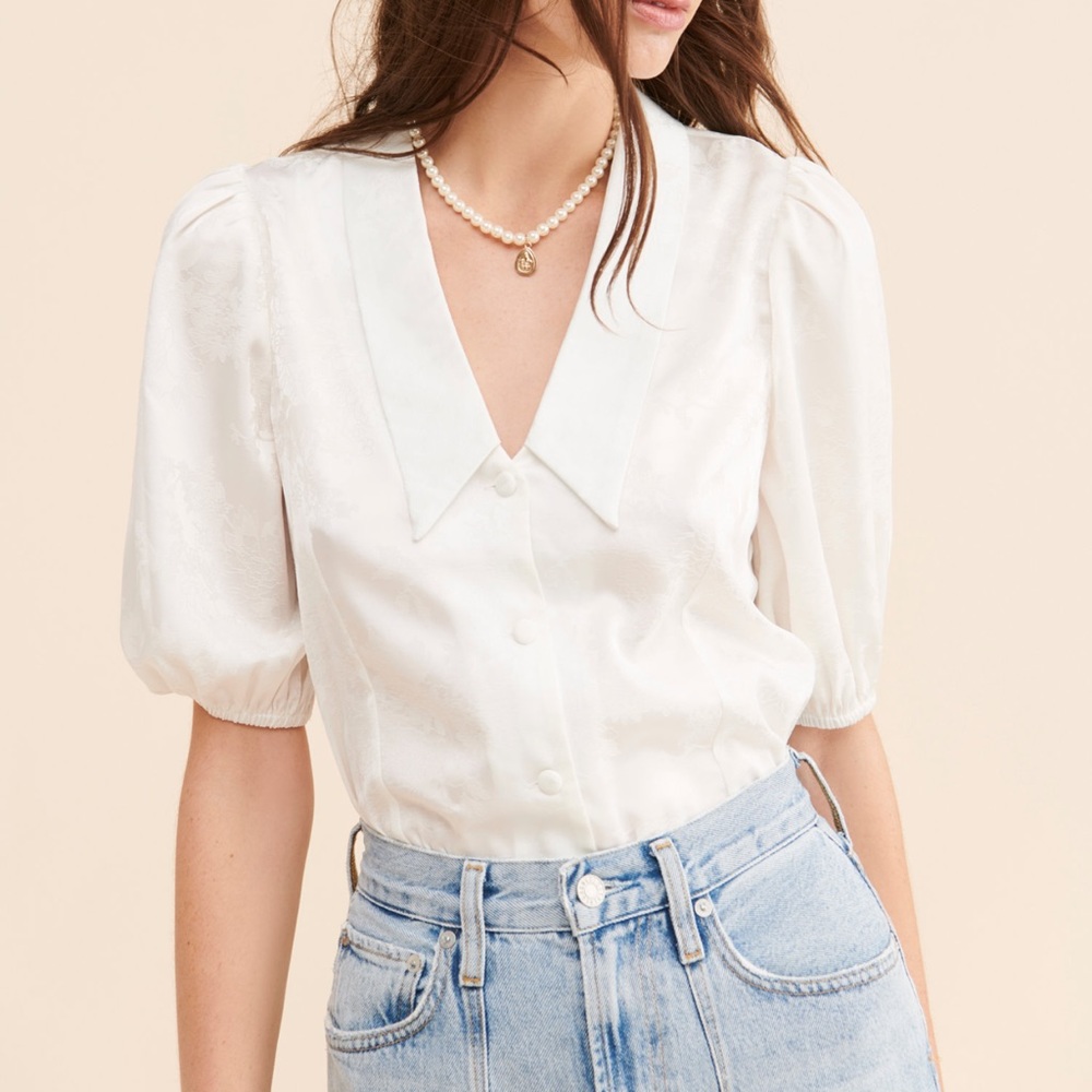 Adelyn Rae Grace Jacquard Buttoned White Blouse